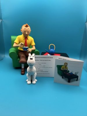 Tintin prenant le thé figurine en résine 47002